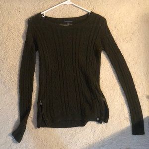 American Eagle light sweater